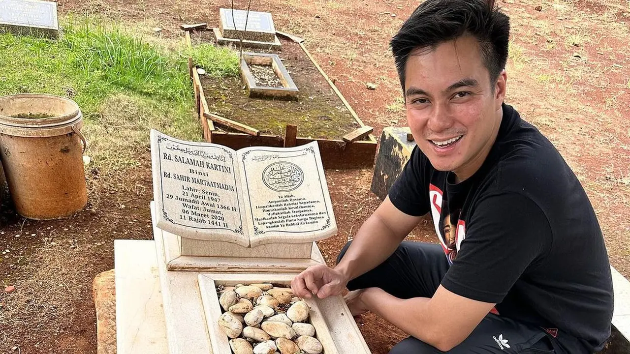 Baim Wong ziarahi makam ibunda di Purwakarta (Instagram/baimwong)