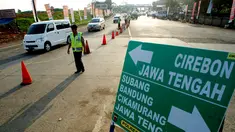 Sejumlah jalur mudik di beberapa kawasan mengalami peningkatan volume kendaraan pada H-2 lebaran. Akibatnya, jalur tersebut menjadi macet parah dan cenderung tidak dapat bergerak. 