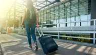 12 Barang yang Wajib Penumpang Pesawat Bawa dalam Tas Kabin agar Perjalanan Lebih Nyaman