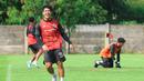 Pemain Persija Jakarta, Eksel Runtukahu, saat sesi latihan jelang laga melawan Persib Bandung dalam lanjutan BRI Super League di Persija Training Ground, Bojongsari, Depok, Kamis (7/5/2026). (Bola.com/M Iqbal Ichsan)