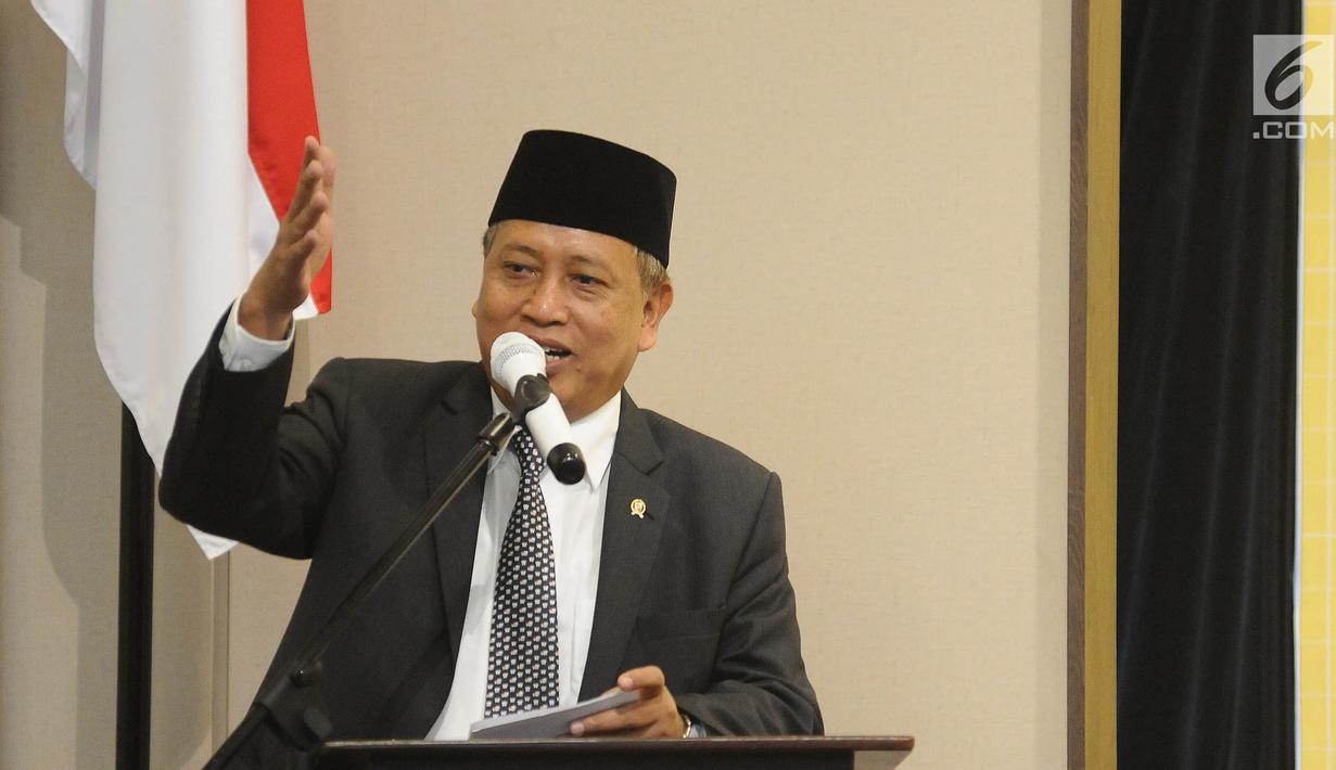 Menristekdikti Mohamad Nasir memberikan sambutan saat peresmian pembangunan kembali Gedung C FISIP Universitas Indonesia (UI) di Depok, Jawa Barat, Kamis (2/5/2019). Gedung tersebut diberi nama Mochtar Riady Social & Political Research Center. (Liputan6.com/Herman Zakharia)