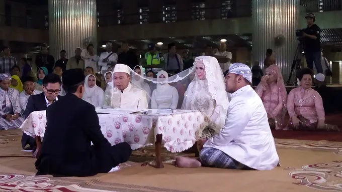 [Bintang] Vicky Prasetyo dan Angel Lelga