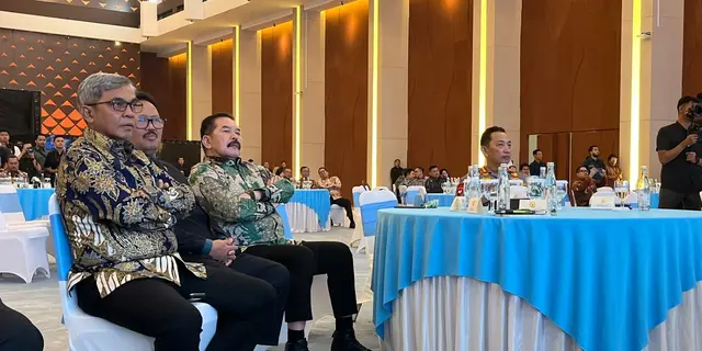 Momen Kapolri - Jaksa Agung Kembali Duduk 1 Meja, Kini Didampingi Ketua KPK