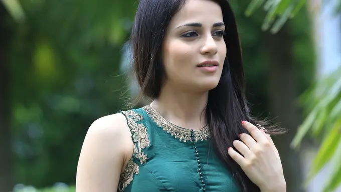 [Bintang] Radhika Madan