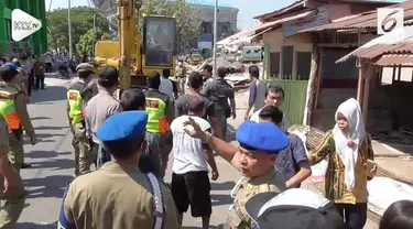 Pemerintah Kota Solo menertibkan bangunan yang berdiri di atas tanah milik negara, Pemkot meminta penghuni pindah ke Rusunawa