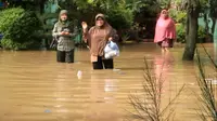 Akhir Pekan, Warga 6 Kecamatan di Cirebon Sibuk Kebanjiran