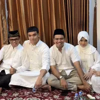 Kakak Fuji an, Frans Faisal akan menikah sebentar lagi setelah melamar kekasihnya bulan Desember lalu. Pengajian pun digelar sebelum hari bahagianya. Saat pengajian keluarga pun kompak mengenakan pakaian serba putih termasuk Fuji. [@fuji_an]