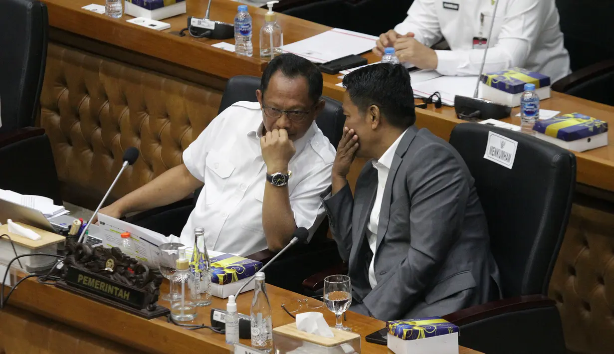 RUU tersebut tentang penetapan peraturan pemerintah pengganti UU nomor 1 Tahun 2014 tentang pemilihan Gubernur, Bupati, dan Wali Kota menjadi UU atau RUU Pilkada. (merdeka.com/Arie Basuki)