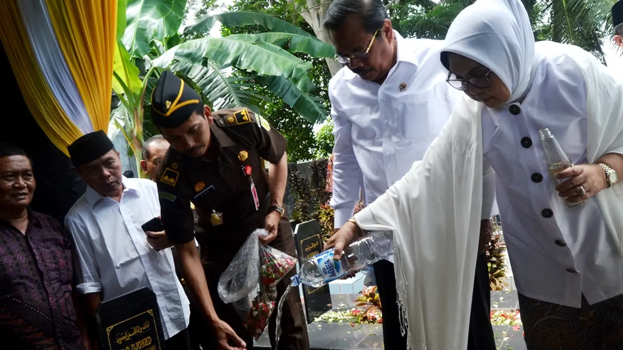 Jelang Ramadhan Jaksa Agung Nyekar Ke makam Leluhur di Bengkulu