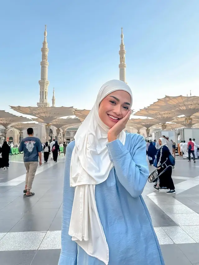 Bikin Pangling, Ini 7 Momen Andi Annisa Jalani Umrah di Bulan Ramadhan