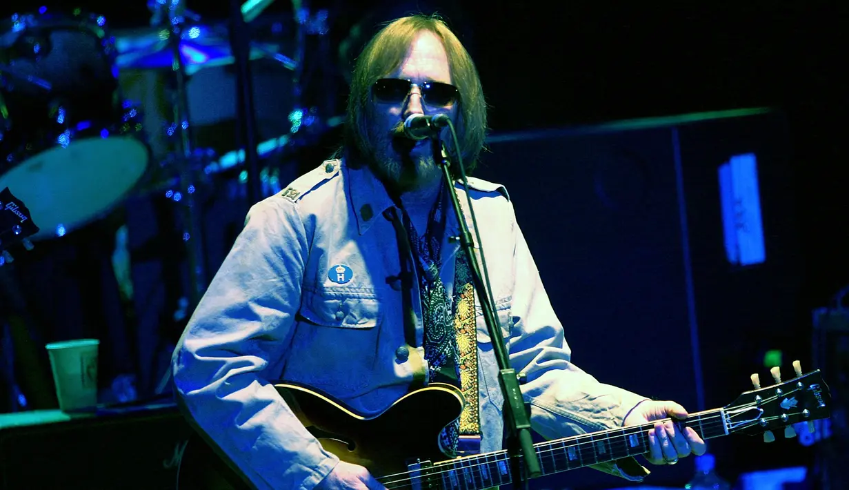 Tom Petty meninggal pada 2 Oktober 2017. Pentolan Tom Petty the Heartbreaker ini menghembuskan napas terakhirnya karena cardiac arrest. (ANGELA WEISS / GETTY IMAGES NORTH AMERICA / AFP)