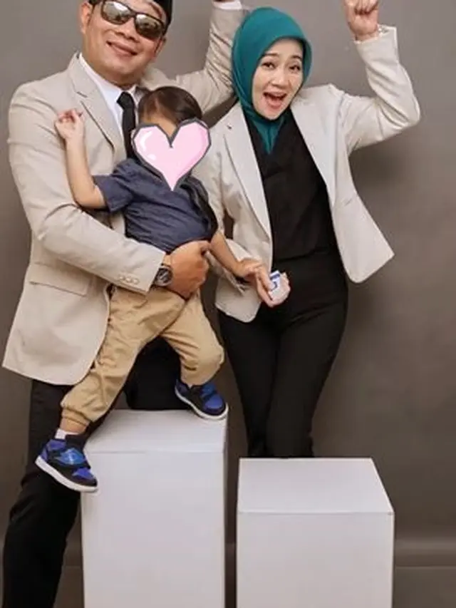 Rekam Momen, Ini 6 Pemotretan Ridwan Kamil Bersama Atalia Praratya dan Arkana
