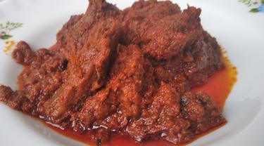 Rendang daging khas Ranah Minang (Liputan6.com/ Novia Harlina)