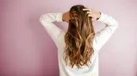 Ilustrasi mewarnai rambut. (dok. Element5 Digital/Unsplash)