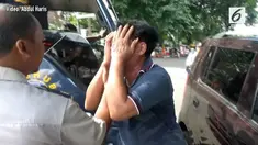 Seorang pengemudi minibus menangis memohon agar mobilnya tidak diderek petugas Dishub karena kedapatan parkir di sembarang tempat.