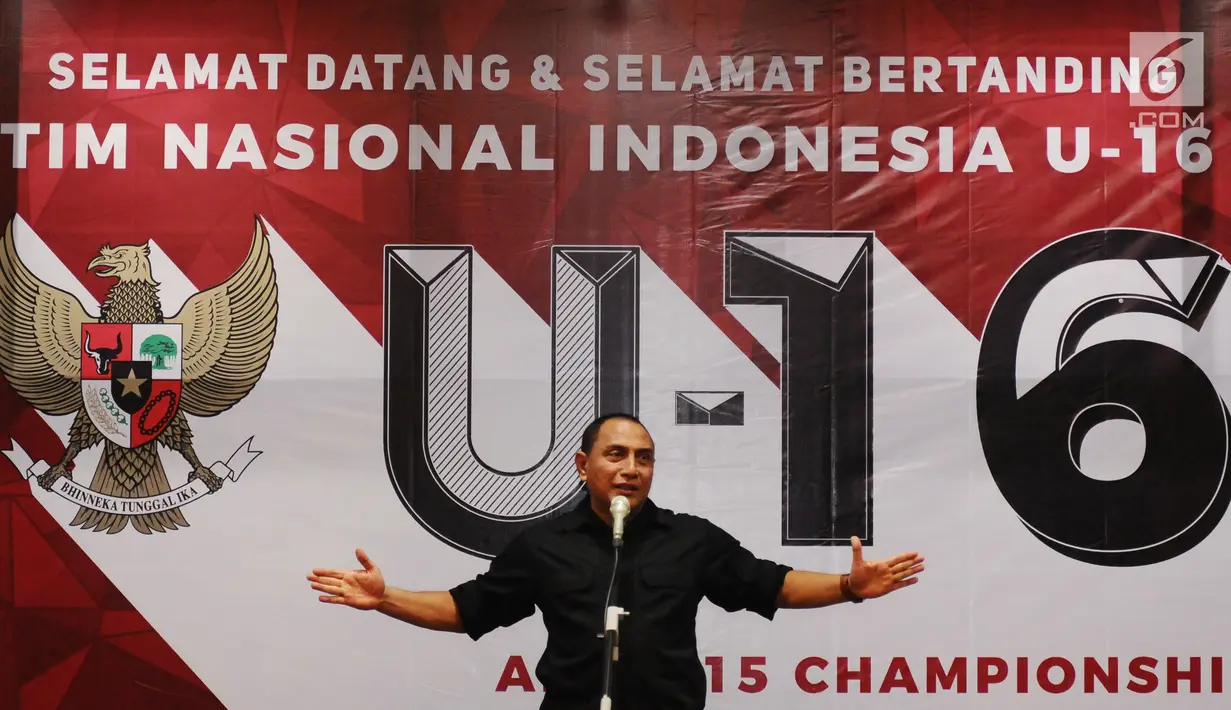 Ketua Umum PSSI, Edy Rahmayadi memberi amanat kepada Timnas Indonesia U-16 saat pelepasan di Gedung Flamboyan, Mako Kopassus, Jakarta, Kamis (6/7). Timnas U-16 akan berlaga di Piala AFF U-15 Thailand, 9-22 Juli. (Liputan6.com/Helmi Fithriansyah)