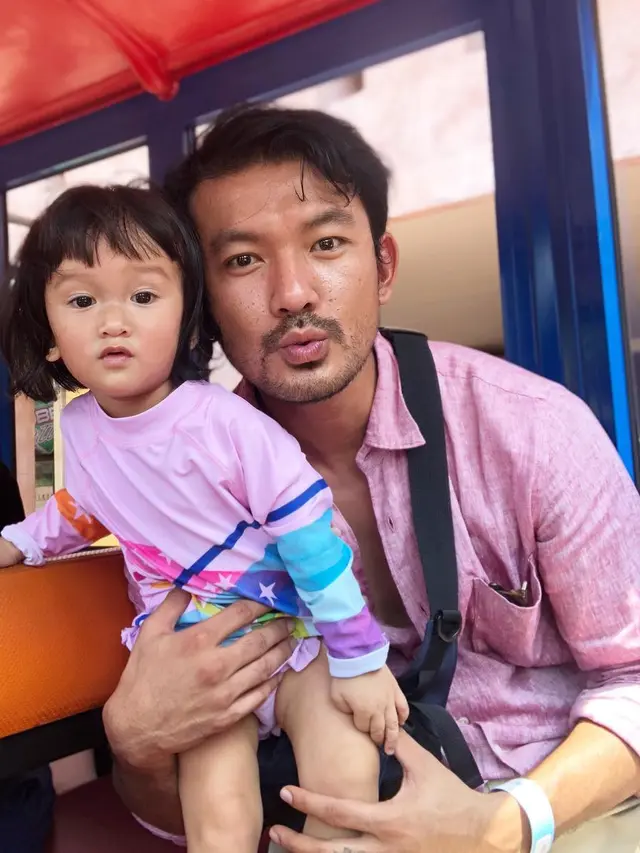 [Fimela] Anak Atiqah Hasiholan dan Rio Dewanto