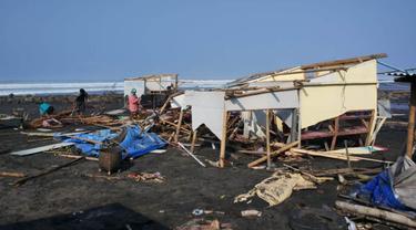 Dampak gelombang pasang pada Desember 2018 di pantai selatan Cilacap. (Foto: Liputan6.com/Muhamad Ridlo)