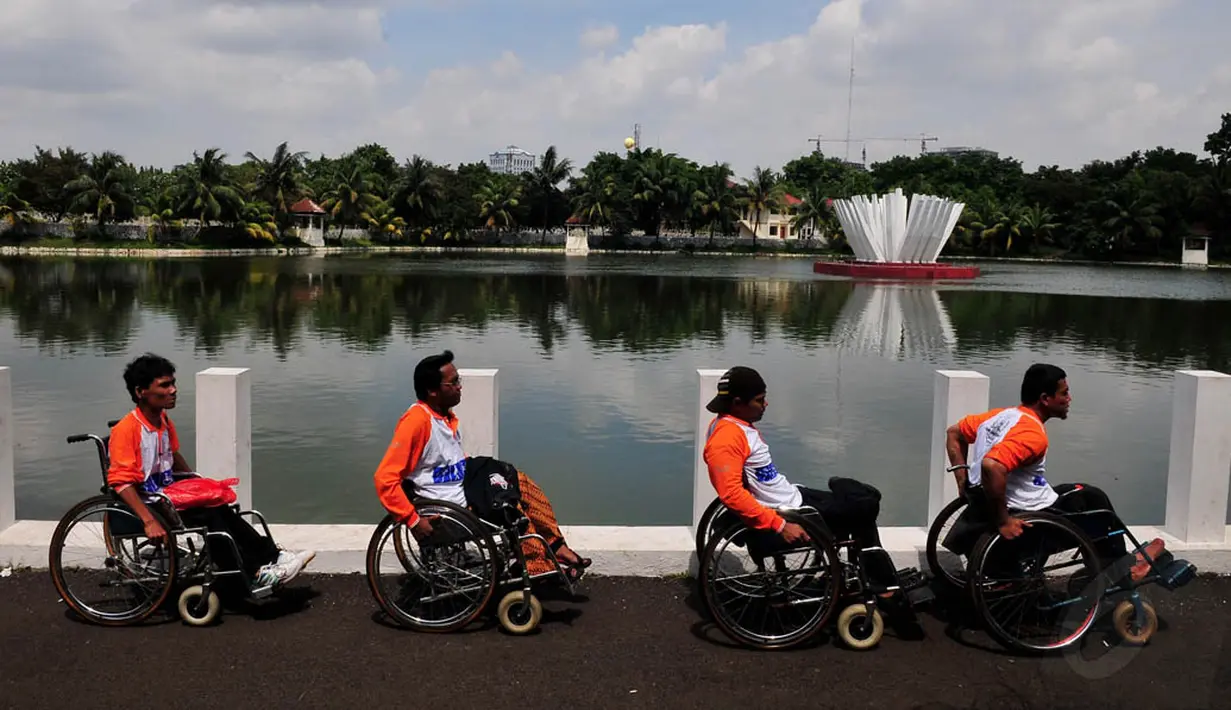 Sejumlah penyandang disabilitas menghadiri acara peringatan Hari Disabilitas Internasional, Jakarta, Rabu (10/12/2014). (Liputan6.com/Johan Tallo)