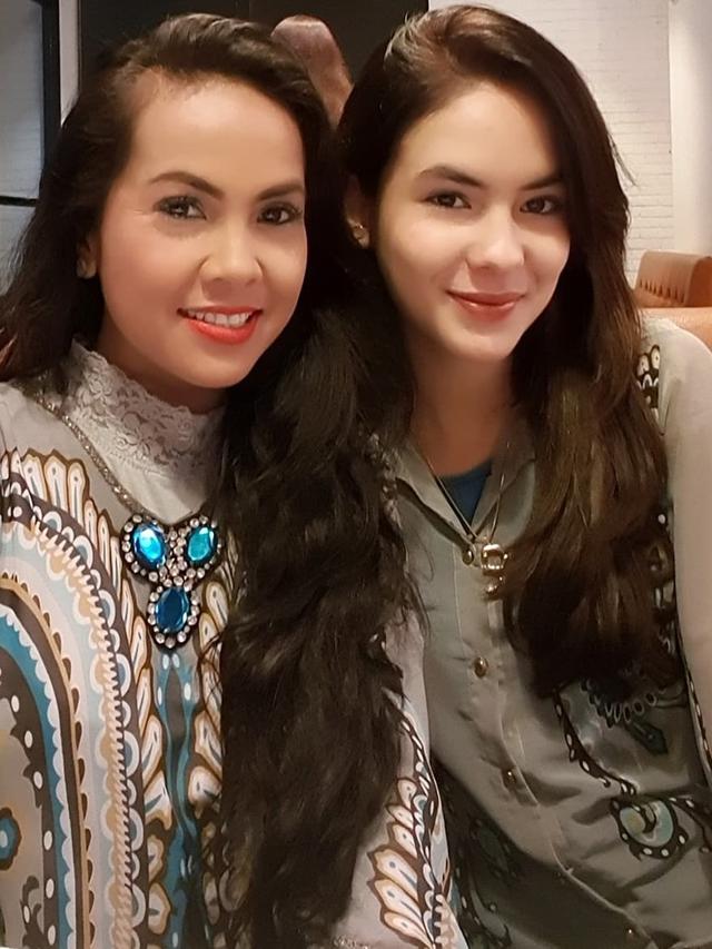 6 Pesona Sapna Husen Ibunda Steffi Zamora Yang Awet Muda Hot Liputan6 Com