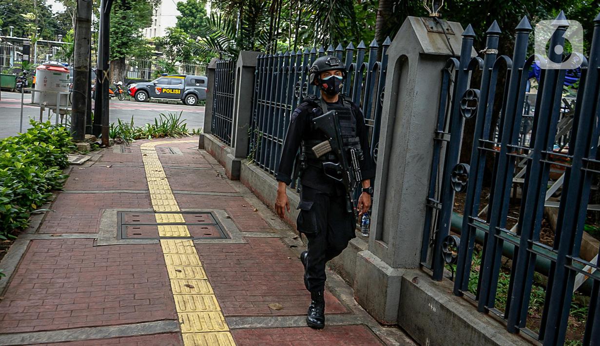 FOTO: Polisi Bersenjata Jaga Puncak Ibadah Paskah di ...