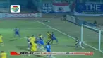 2 gol sundulan Lancine Kone striker gaek Arema Cronus saat melawan Sriwijaya FC di Stadion Kanjuruhan, Malang, Sabtu (5/9/2015).
