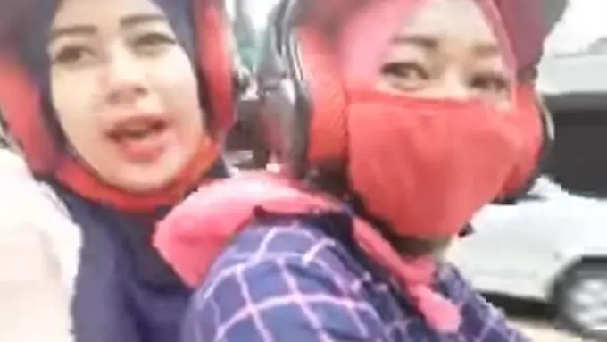 [Bintang] Vlog Maut! Bikin Video Sambil Berkendara, Inilah Akibatnya!