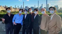 BTS mengunjungi Museum Metropolitan di New York untuk menghadiri acara khusus. (dok. Twitter @BTS_twt/https://twitter.com/BTS_twt/status/1440114687656431617/photo/1)