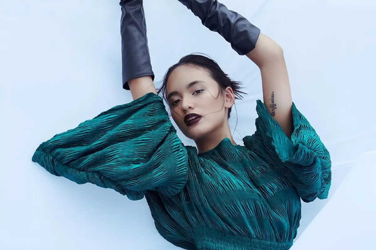 Polesan Makeup Wajah Eksotis Pemeran Yuni, Arawinda Kirana