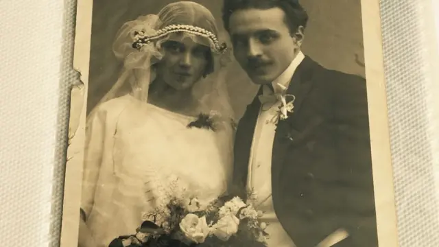 Foto Kakek dan Nenek Tamara Bleszynski