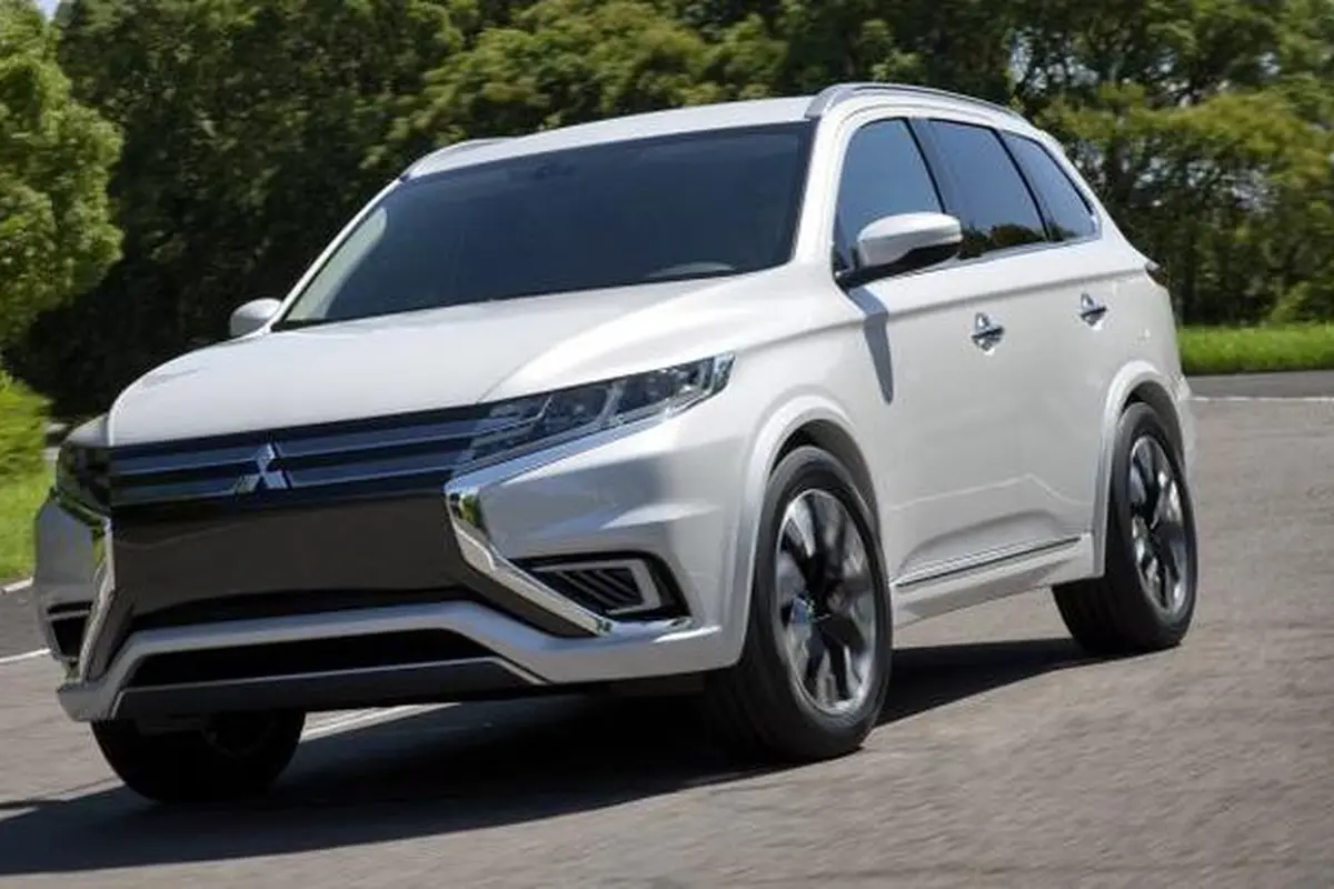 Outlander Hybrid Lakoni Debut Perdana di New York Pada April 2015