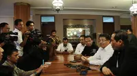 Presiden PKS Mohammad Sohibul Iman memberi keterangan pers di Semarang. (foto : edhie prayitno ige)