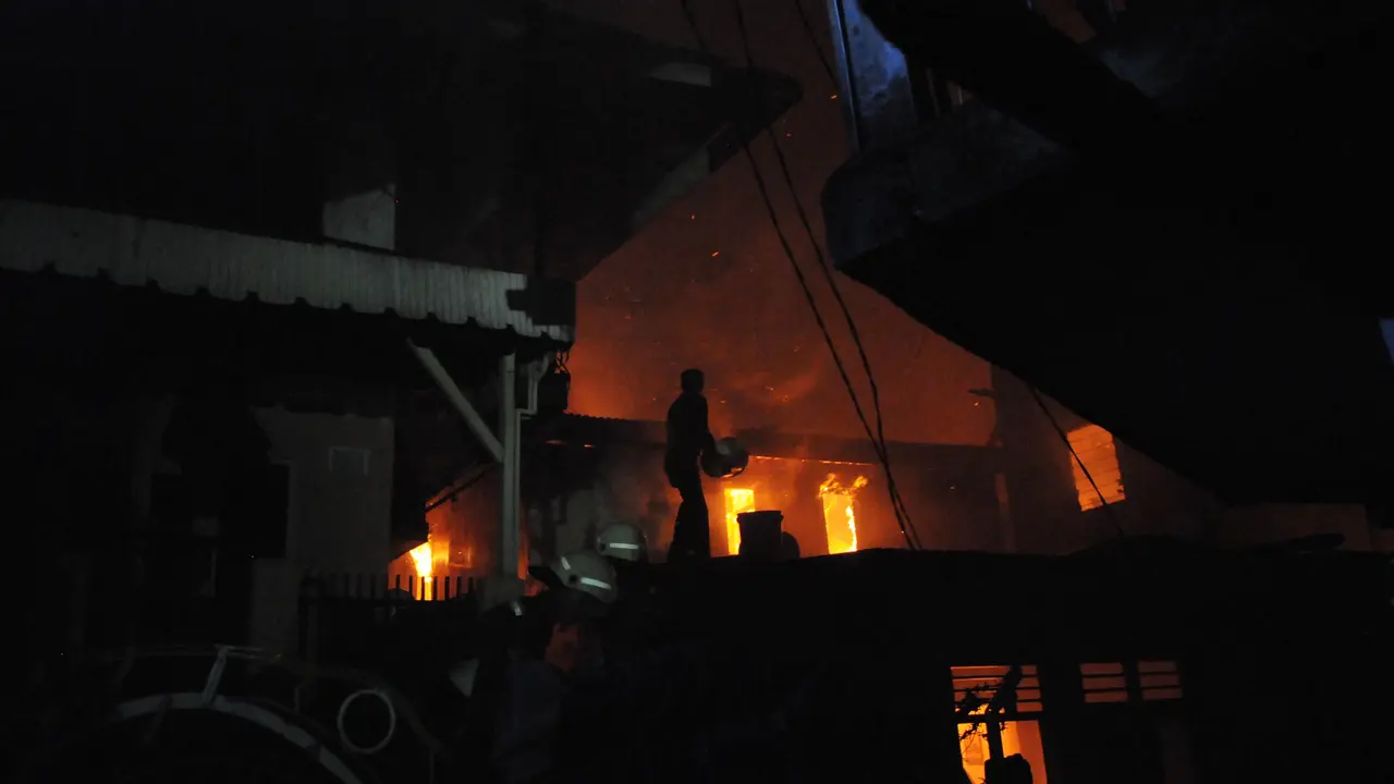 Kebakaran di Tanah Abang Berhasil Dipadamkan Usai 4 Jam Membara