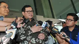 Pramono Anung memberikan keterangan kepada awak media usai mengunjungi KPK, Jakarta, Senin (28/9/2015). Kedatangan Pramono untuk menyampaikan Laporan Harta Kekayaan Penyelenggara Negara (LHKPN) ke KPK.  (Liputan6.com/Andrian M Tunay)
