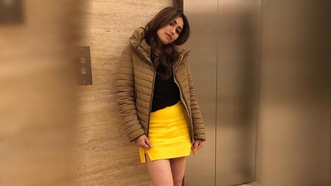 Ngemesin Ini 8 Foto Ayu Ting Ting Saat Mengenakan Rok  