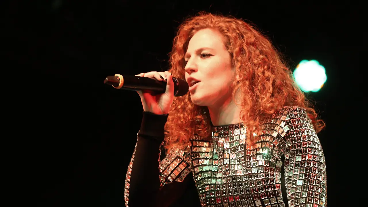 [Bintang] Jess Glynne