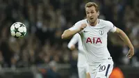 Penyerang Tottenham Hotspur, Harry Kane membuntuti Ronaldo pada peringkat kedua dengan torehan lima gol hingga laga Liga Champions melawan Real Madrid di Wembley stadium, London, (1/11/2017). (AP/Tim Ireland)