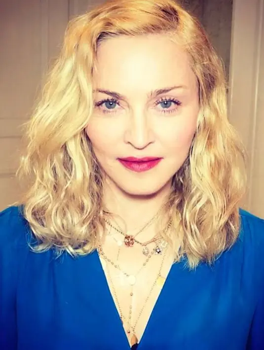 “Aku sangat semangat memproduksi film dan karya musik terbaru. Ini menjadi tahapan baru dalam kehidupanku. Aku juga mulai menulis sebuah buku dan mencoba dunia baru dalam kehidupanku,” lanjut Madonna menambahkan. (Instagram/Madonna)