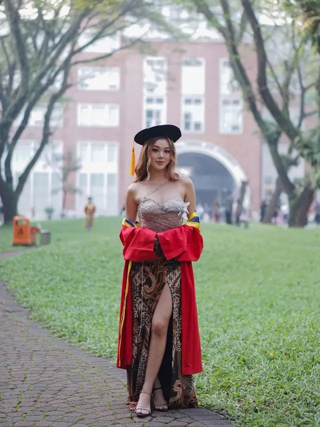 7 Potret Gabriella Ekaputri yang Raih Cumlaude saat Wisuda, Eks Trainee Idol K-Pop