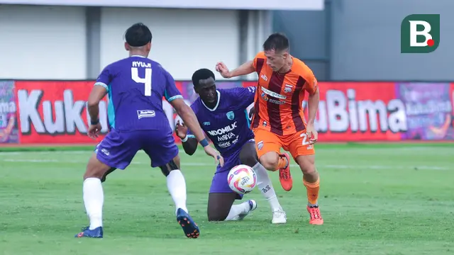 Foto: Aksi Mariano Peralta Acak-acak Pertahanan Persita, Borneo FC Petik Poin Berharga di BRI Liga 1