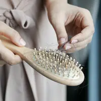 Stres berat dan tekanan emosional dapat memicu kerontokan pada rambut. [Dok/Pexels.com/Towfiqu barbhuiya].