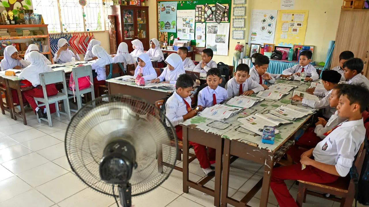 Ilustrasi murid di sekolah