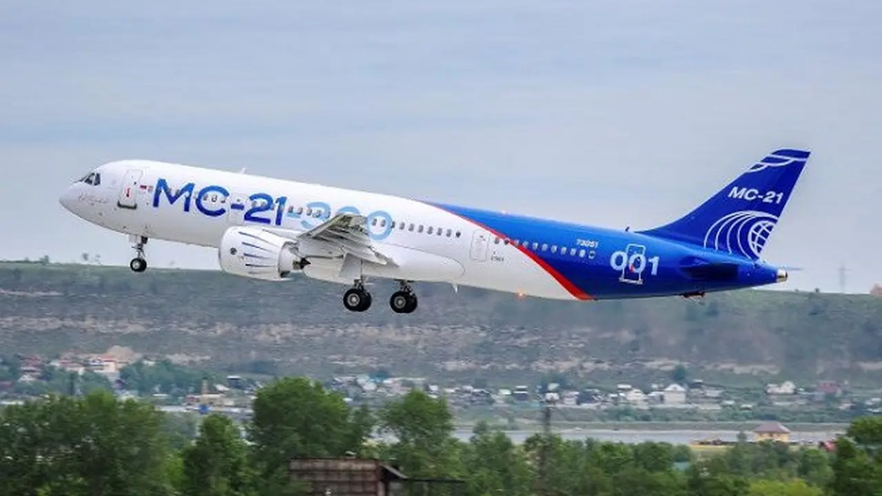 Pesawat MS-21 buatan Rusia (foto: reuters)
