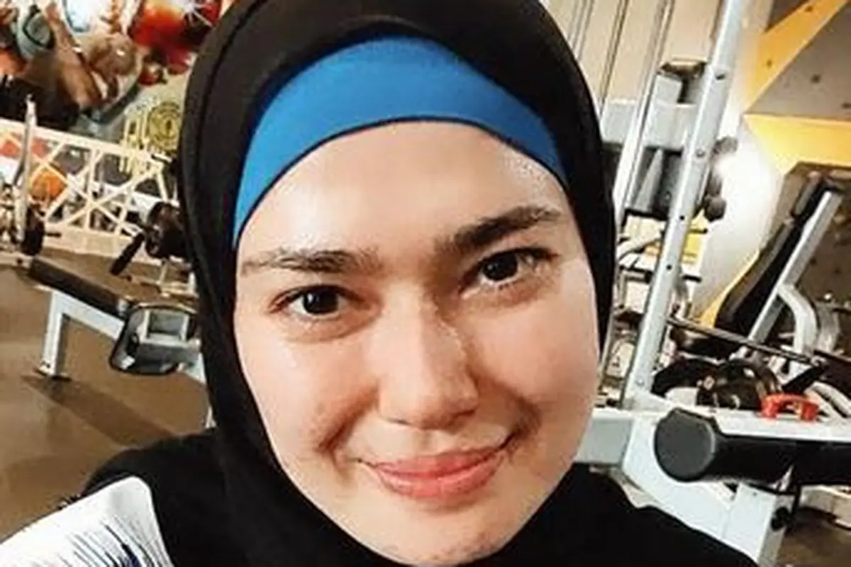 6 Potret Catherine Wilson Tampil Pakai Hijab Usai Pulang dari Umrah, Banjir Pujian