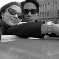 Setelah menikah pada Januari 2024, pasangan ini telah membagikan beberapa momen kebersamaan mereka di media sosial yang begitu romantis seperti liburan musim semi di Eropa. Keduanya tampil stunning dengan busana yang dikenakan. [@tmski]