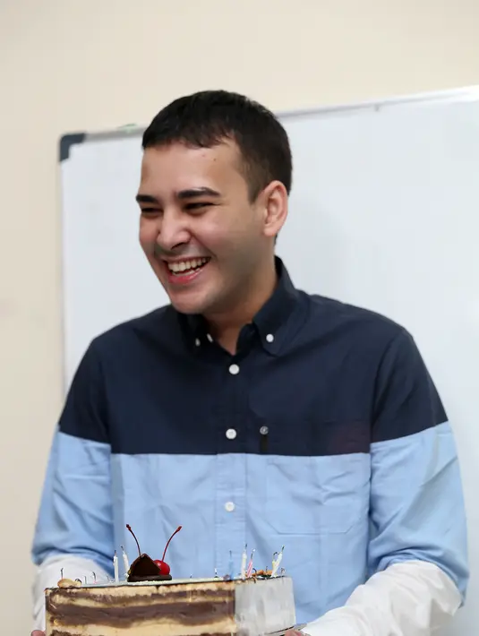 Pria yang mengawali kariernya di sinetron ‘Cerita SMA’ ini mengatakan masih banyak hal yang harus ia kejar dalam karirnya di dunia hiburan tanah air ketika ditanyakan mengenai rencana masa depannya. (Andy Masela/Bintang.com)