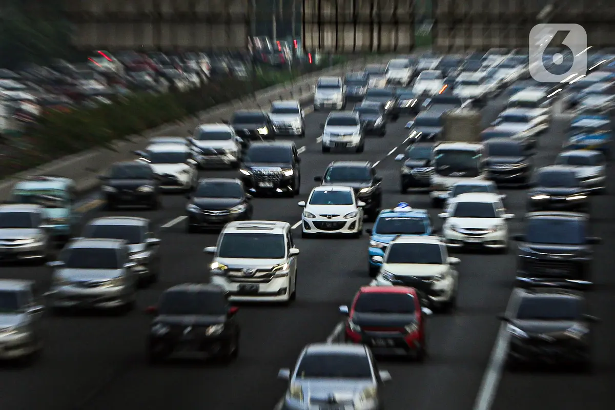 Kepadatan Arus Balik Lebaran Idul Fitri 2023 di Tol Jagorawi