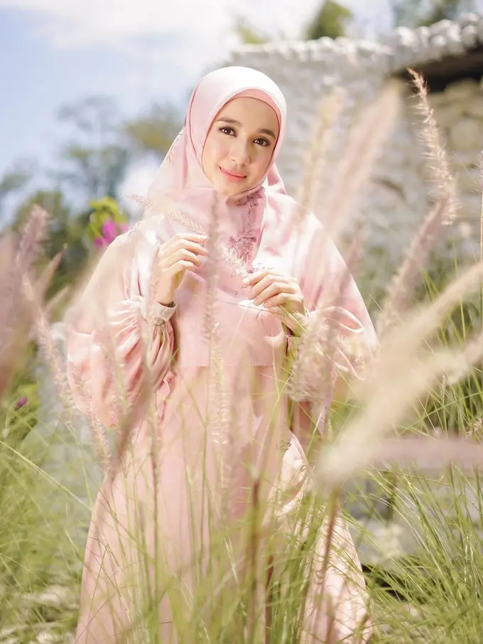 Laudya Cynthia Bella Bagi Tips Perawatan Rambut, Cegah Ketombe dan Kerontokan saat Pakai Hijab