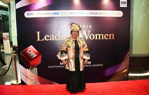 Wakil Menteri Dalam Negeri (Wamendagri) Ribka Haluk usai menerima penghargaan kategori Public Sector dalam ajang CNN Leading Women Awards 2026. (Istimewa)