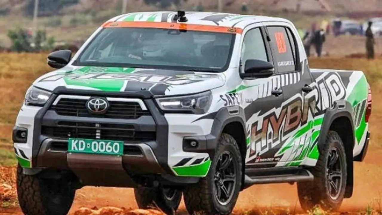 Sebelum meluncur, Toyota Hilux MHEV dites di WRC Kenya 2023 (Autocar India)